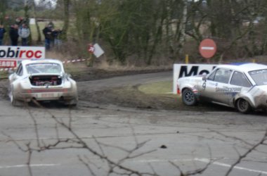 Die Motorhaube war schon vorher futsch