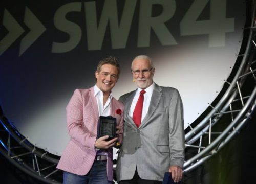 Der strahlende Nachwuchsstar Christoff mit SWR4-Chef Wolfhard Klein