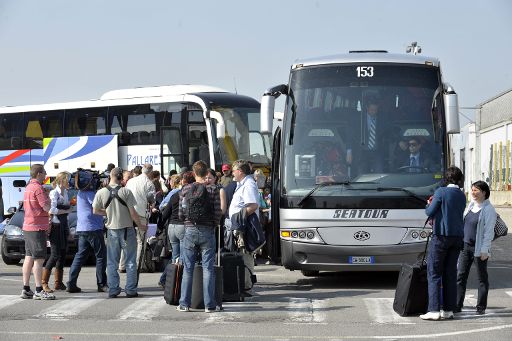 Die ersten Urlauber aus Spanien und Italien sind gestern mit Bussen in Zaventem angekommen