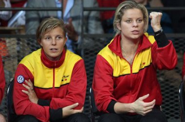 Kirsten Flipkens und Kim Clijsters feuern Justine Henin an