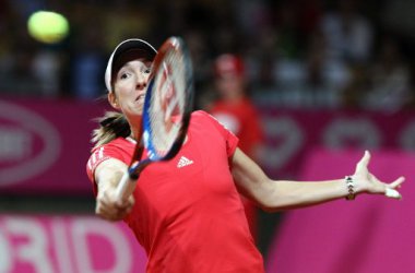 Justine Henin, selbst verletzt, springt für Clijsters ein