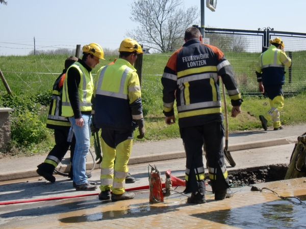 Die Lontzener Feuerwehr im Einsatz bei einem Gasleck in Walhorn (23.04.2010)