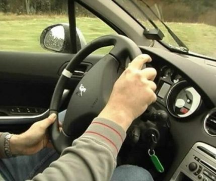 Auto von innen - Steuer