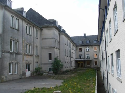 Klinik Sankt Josef: Alter Ostflügel macht Platz für Psychiatrie