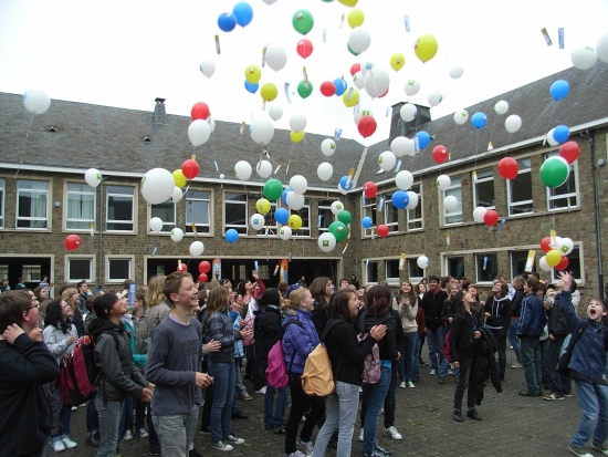 Die Luftballon-Aktion am Kgl. Athenäum St. Vith
