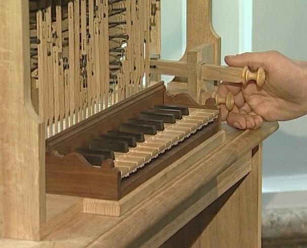 Die Hand an der Orgel