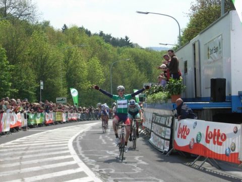 Tagessieger Jeroen Hoorne nach der Zieleinfahrt an der Frankendelle in Eupen