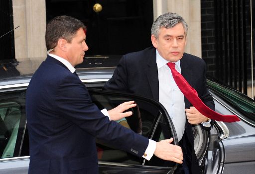 Gordon Brown kommt in der Downing Street an (7. Mai)