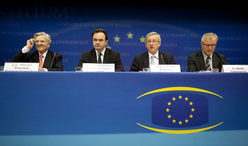 Nach der Konferenz der Euro-Finanzminister: Pressekonferenz mit EZB-Präsident Trichet, Griechenlands Finanzminister Papakonstantinou, Eurogruppen-Chef Juncker und Eu-Kommissar Rehn