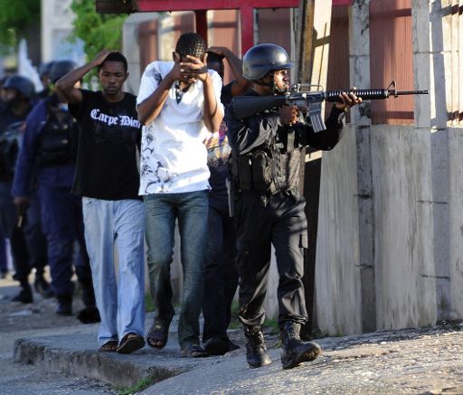 Kingston: Die Polizei verhaftet mehrere Männer (24. Mai)