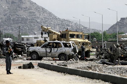Soldaten überwachen den Schauplatz eines Selbstmordanschlags (Kabul, 18. Mai)
