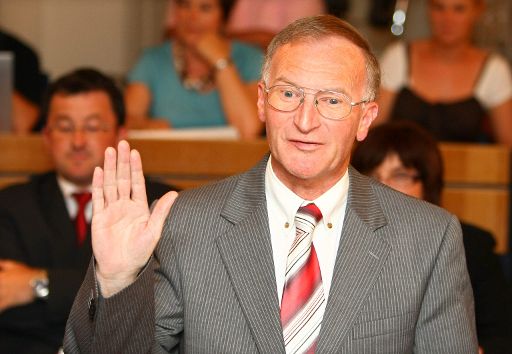 30. Juni 2009: Christian Krings legt den Eid im Parlament der DG ab