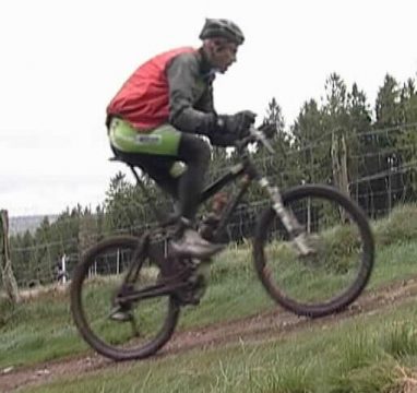 Mountainbiker bei den Gipfeln von Weismes