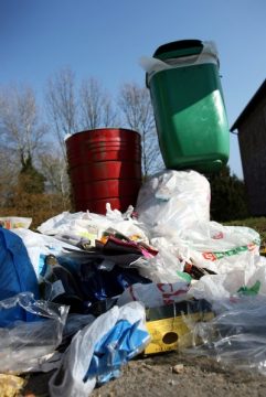 Überfüllte Mülleimer