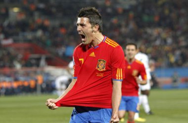 Der zweifache Torschütze David Villa jubelt