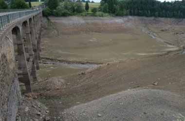 Der Stausee von Robertville ist für fünf Monate trockengelegt