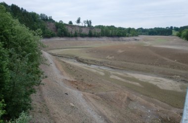 Der Stausee von Robertville ist für fünf Monate trockengelegt