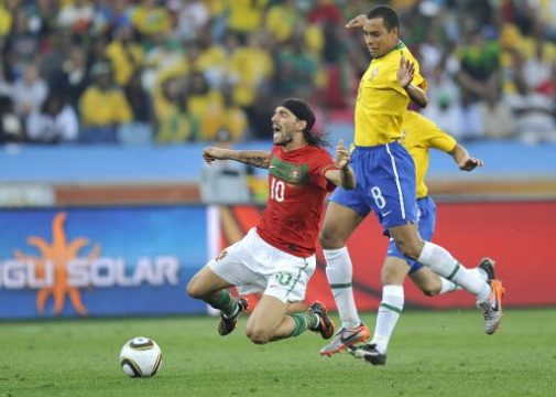 Danny (links, Portugal) und Gilberto Silva (Brasilien)