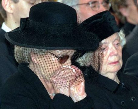 Gerda Millowitsch und Heidi Kabel im September 1999 auf der Trauerfeier von Willy Millowitsch