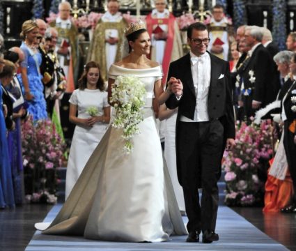 Giulia Sommerlath (links neben Victoria) war Brautjungfer ihrer Patin