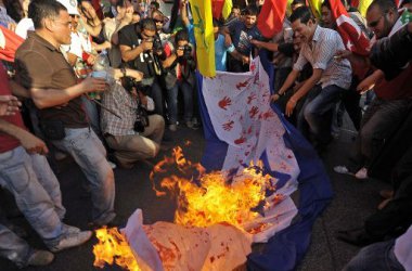 Protest gegen Stürmung der Israelis eines Schiffes mit pro-palästinensischen Aktivisten