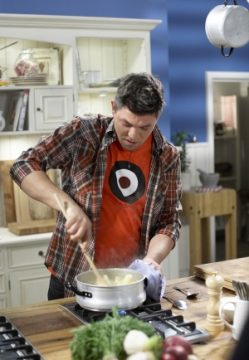 Tim Mälzer kocht sonntags in der ARD