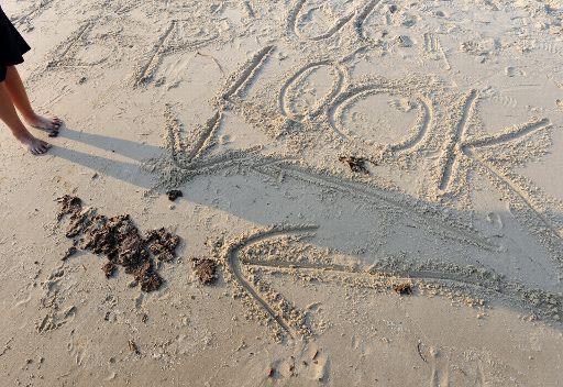 Ölklumpen am Strand von Dauphin Island, Alabama