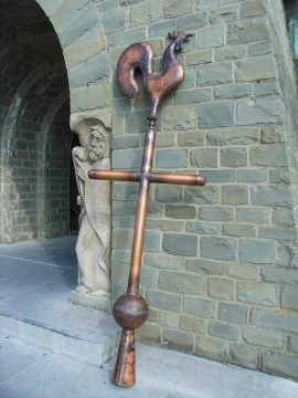 St. Vith: Kreuz und Wetterhahn kehren auf Kirchturm zurück