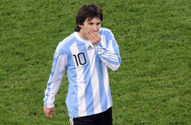 Lionel Messi kann es nicht fassen