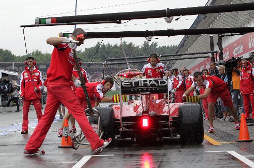 Fernando Alonso in der Boxengasse