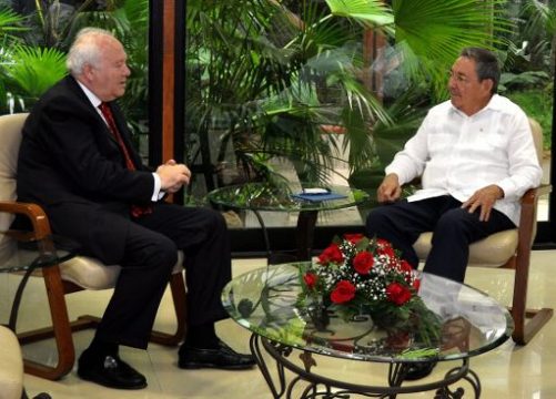 Miguel Angel Moratinos und Raul Castro