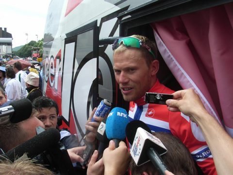 Der Norweger Thor Hushovd stellt sich den Fragen von Presse und Fans
