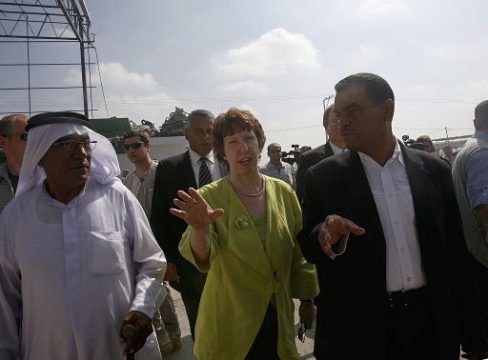 Catherine Ashton besucht eine Fabrik im Gazastreifen