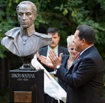 Hugo Chavez bei der Enthüllung einer Simon Bolivar-Statue in Moskau (2006)