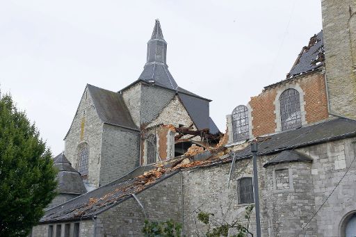 Der Turm der alten Stiftskirche von Ciney stürzte ein
