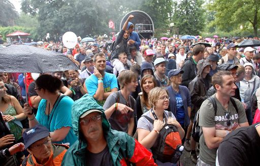 Trotz des Regens kamen tausende Besucher nach Spa