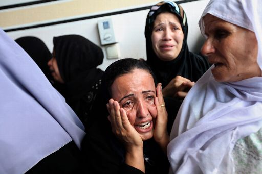 Frauen bei einer Beerdigung im Norden des Gaza-Streifens: Bei der Explosion einer isrealischen Panzergranate waren zwei Palästinenser getötet worden
