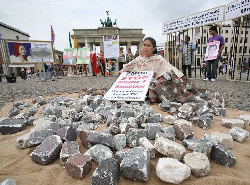 Protest in Berlin gegen Steinigungen im Nahen Osten