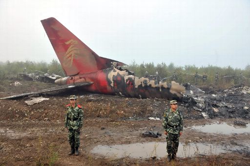China: Flugzeug stürzt in dichtem Nebel ab