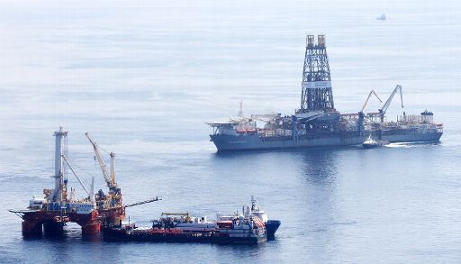 Arbeiten zur Abdichtung des Öllecks im Golf von Mexico