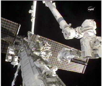 Erfolgreiche Operation an der ISS Raumstation: Die defekte Pumpe ist abgebaut
