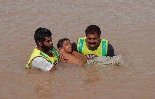 Die Hilfskräfte in Pakistan kommen nur mühsam voran