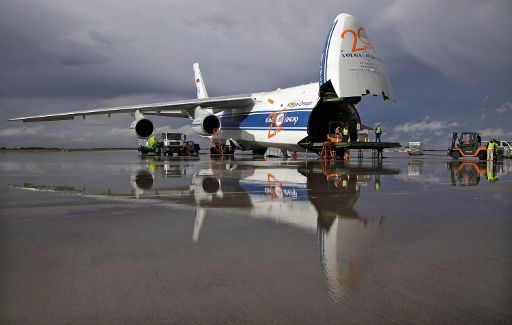 Flugzeug mit Hilfsgütern für Pakistan in Leipzig