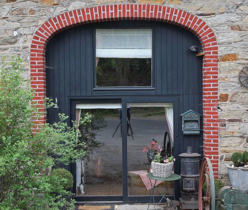 Scheune in Falize - Expo "The Barn Doors" im BRF Funkhaus