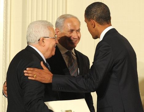 Palästinenserpräsident Abbas (l), Israels Regierungschef Netanjahu (Mitte) und US-Präsident Obama am Donnerstag im Weißen Haus (Washington)