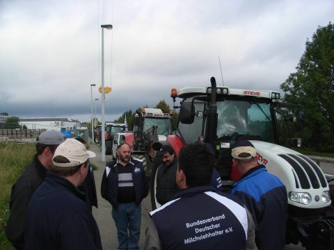 St.Vith: Protestierende Milchbauern fahren nach Ciney