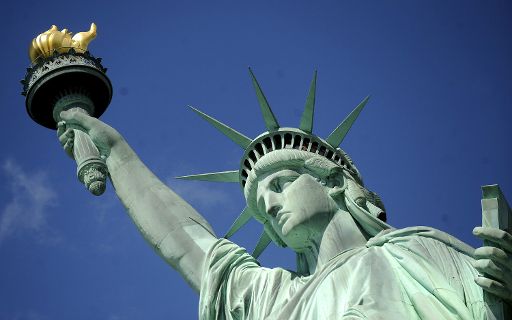 Welcome to the USA: Freiheitsstatue von New York grüßt Einreisende am Hafen