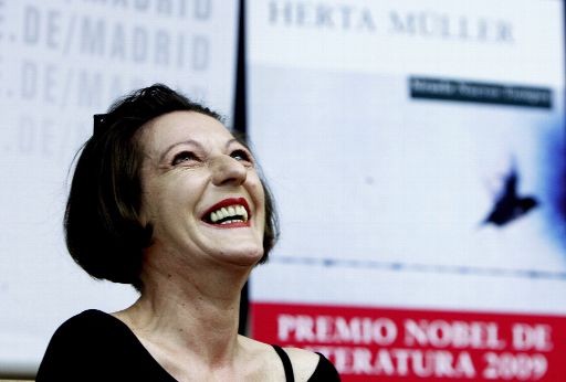 Herta Müller bei einer Lesung in Madrid (Juni 2010)