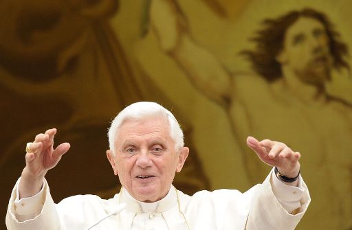 Nach Angaben von "Le Soir" könnte Papst Benedikt XVI. gegen die verjährten Missbrauchsfälle vorgehen