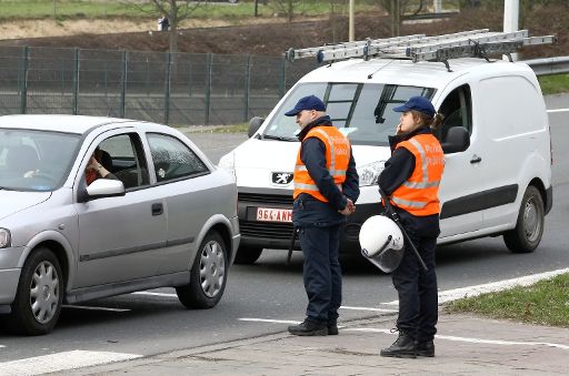 Die föderale Polizei kontrolliert Autofahrer